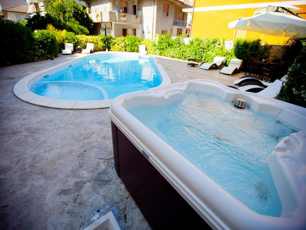 Residence La Guirita Tortoreto Kültér fotó